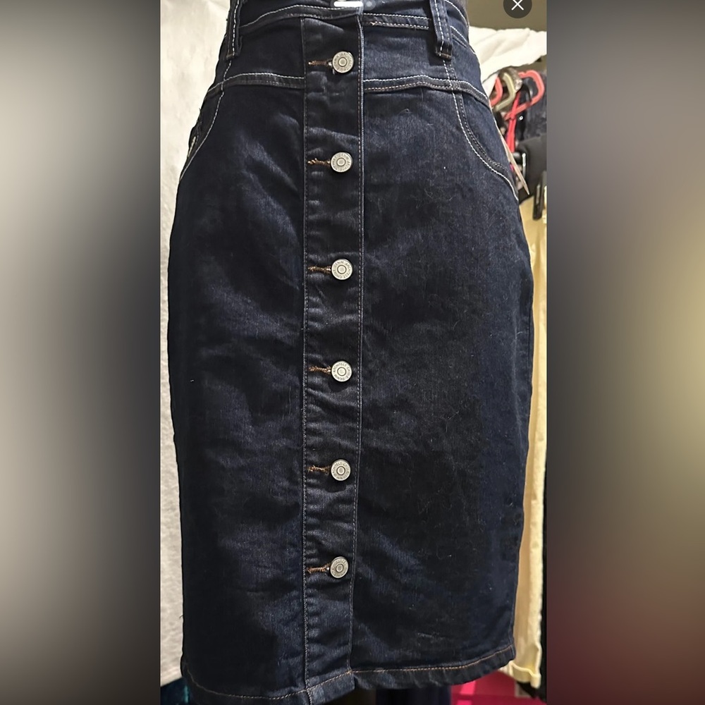Stretch Denim Pencil Skirt Button up front Size  Large NWT